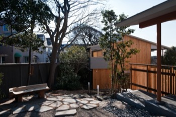  Access from the level of the Moriyama shrine 